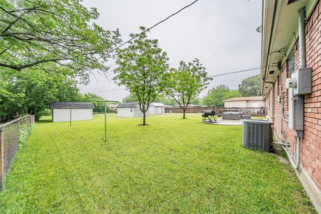 1009 Zelda, Hurst, TX 76053