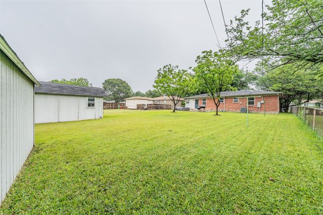 1009 Zelda, Hurst, TX 76053