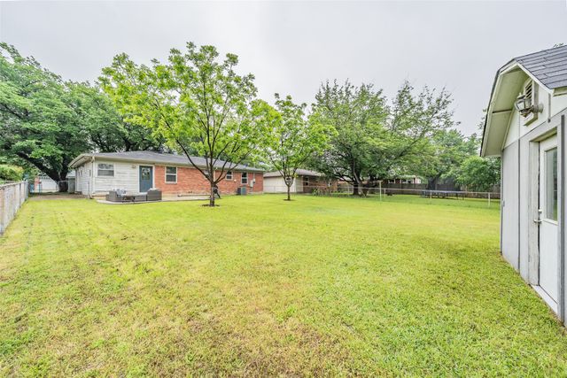 1009 Zelda, Hurst, TX 76053