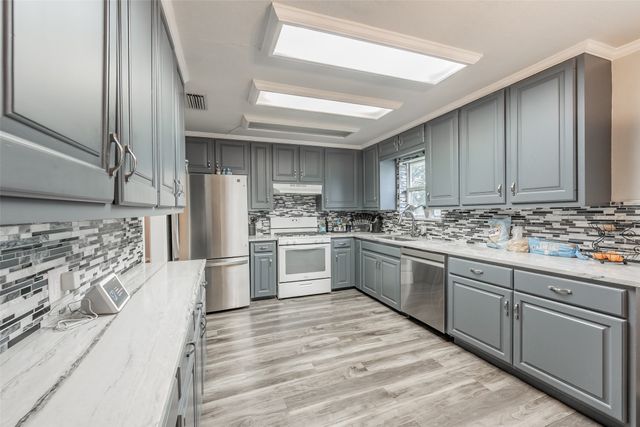 1009 Zelda, Hurst, TX 76053