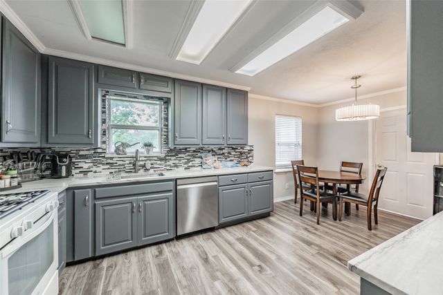 1009 Zelda, Hurst, TX 76053