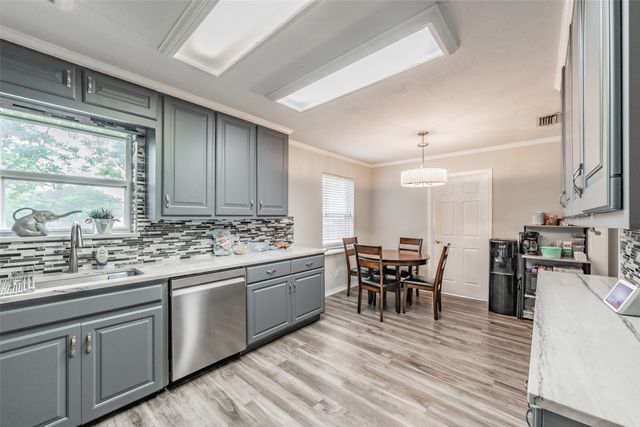 1009 Zelda, Hurst, TX 76053