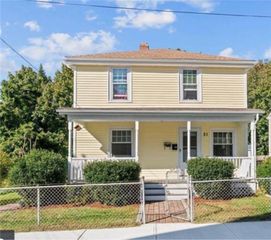 31 Roma Street, Bristol, RI 02809