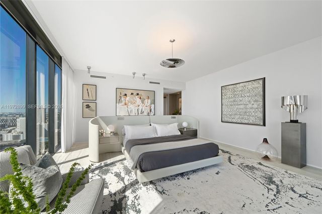 1000 Biscayne Blvd 3201, Miami, FL 33132