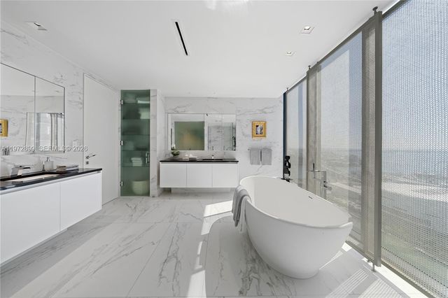 1000 Biscayne Blvd 3201, Miami, FL 33132