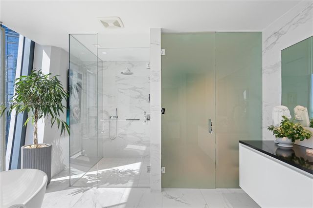 1000 Biscayne Blvd 3201, Miami, FL 33132