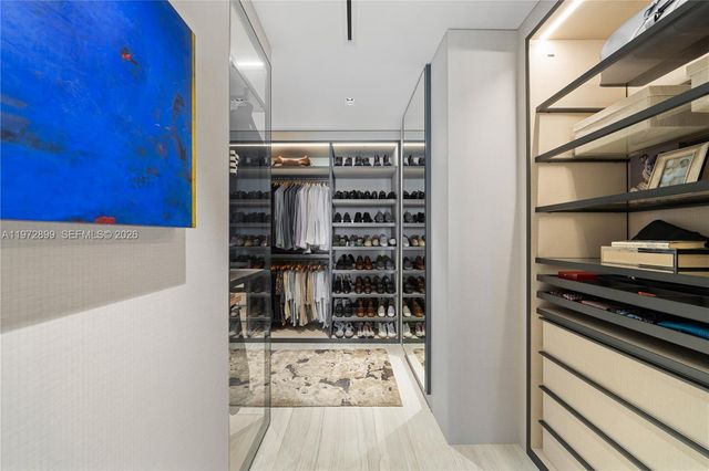 1000 Biscayne Blvd 3201, Miami, FL 33132