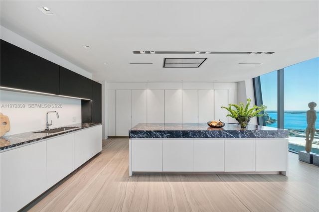 1000 Biscayne Blvd 3201, Miami, FL 33132