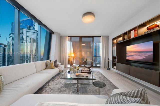 1000 Biscayne Blvd 3201, Miami, FL 33132