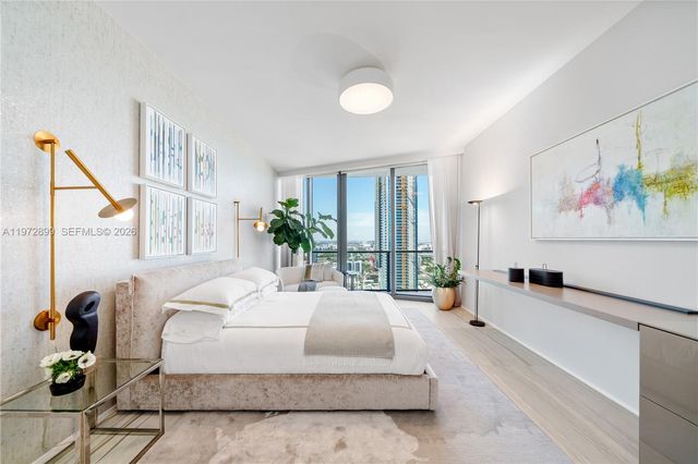 1000 Biscayne Blvd 3201, Miami, FL 33132