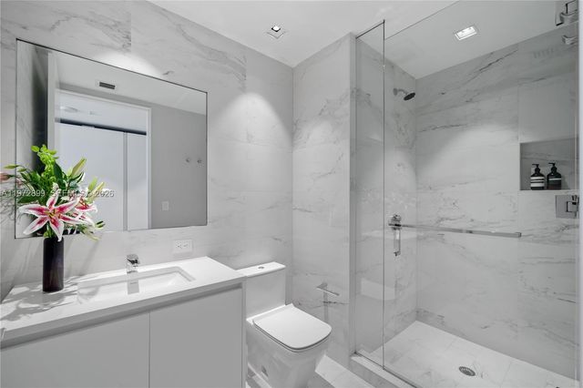 1000 Biscayne Blvd 3201, Miami, FL 33132