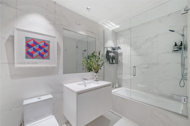 1000 Biscayne Blvd 3201, Miami, FL 33132