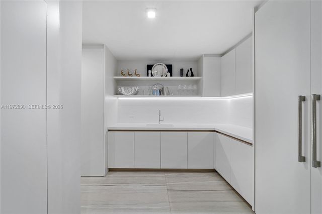 1000 Biscayne Blvd 3201, Miami, FL 33132