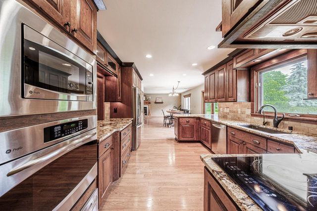 14240 Radiant COURT, Brookfield, WI 53005