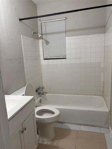 4122 Ebbtide Drive, Houston, TX 77045