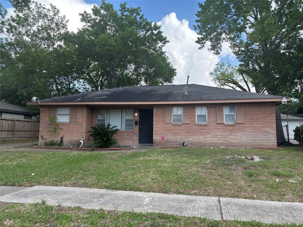4122 Ebbtide Drive, Houston, TX 77045