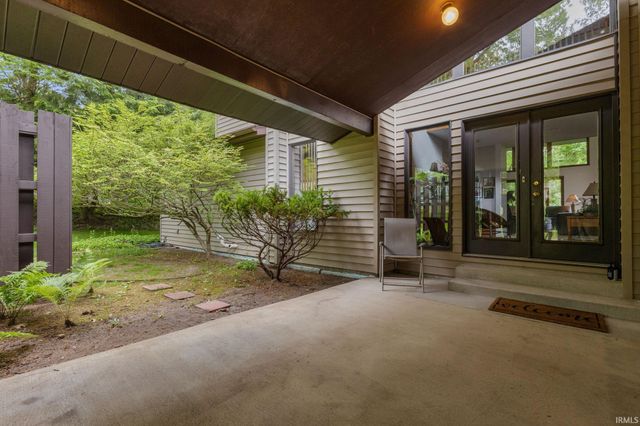 21465 Old Walnut Court, South Bend, IN 46628