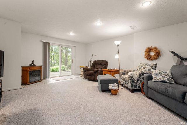 21465 Old Walnut Court, South Bend, IN 46628