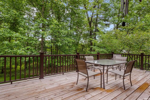 21465 Old Walnut Court, South Bend, IN 46628