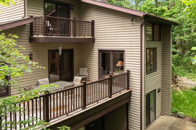 21465 Old Walnut Court, South Bend, IN 46628