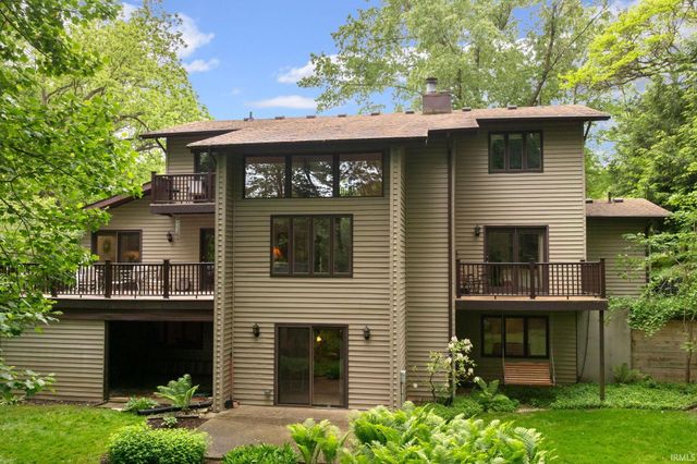 21465 Old Walnut Court, South Bend, IN 46628