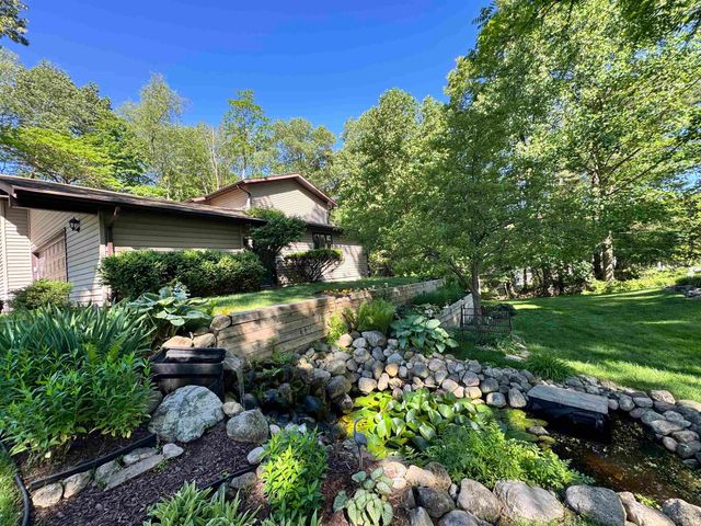 21465 Old Walnut Court, South Bend, IN 46628