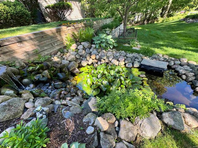 21465 Old Walnut Court, South Bend, IN 46628