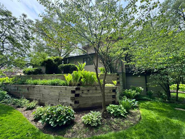 21465 Old Walnut Court, South Bend, IN 46628