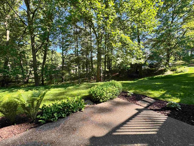 21465 Old Walnut Court, South Bend, IN 46628