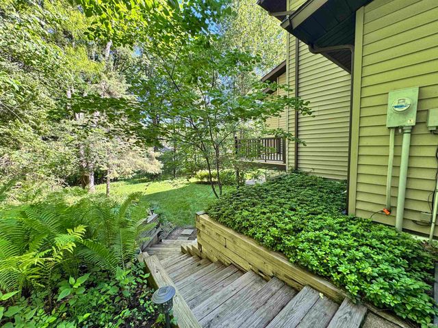 21465 Old Walnut Court, South Bend, IN 46628