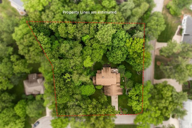21465 Old Walnut Court, South Bend, IN 46628