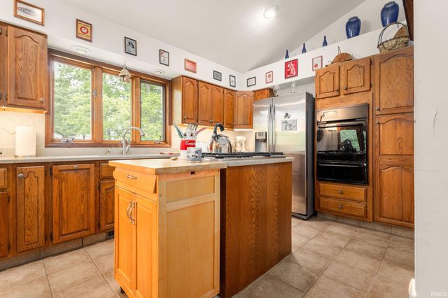 21465 Old Walnut Court, South Bend, IN 46628