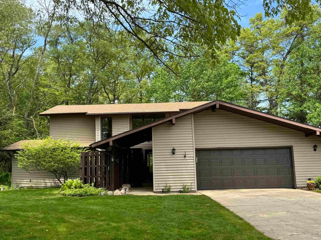 21465 Old Walnut Court, South Bend, IN 46628