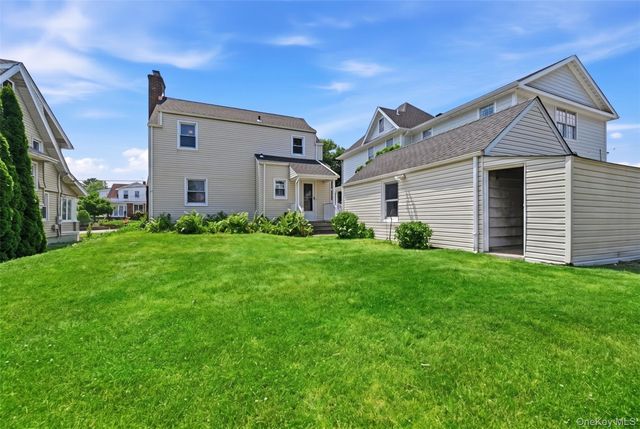 63 Andrew Street, Manhasset, NY 11030