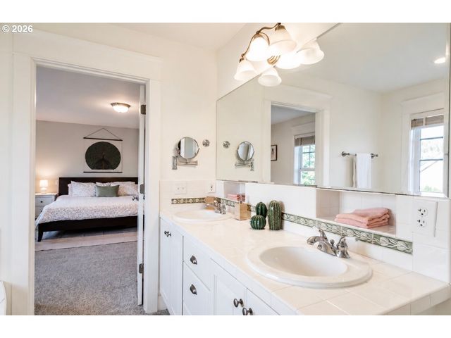 5378 HICKORY HILL Dr Se, Salem, OR 97306