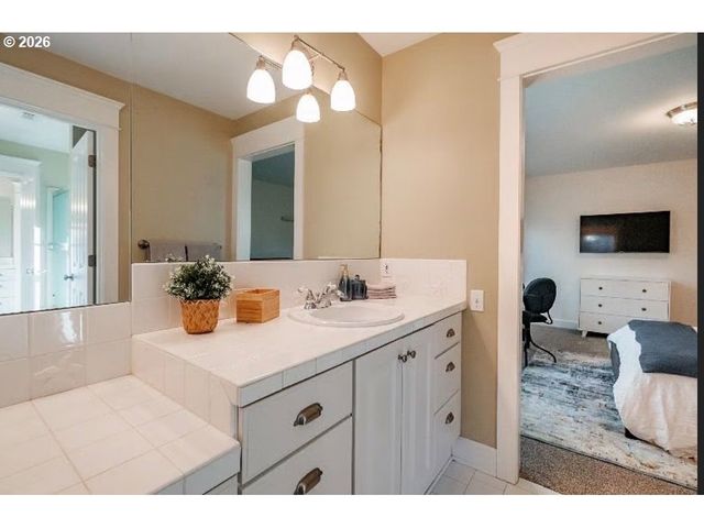 5378 HICKORY HILL Dr Se, Salem, OR 97306