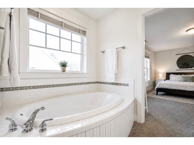 5378 HICKORY HILL Dr Se, Salem, OR 97306