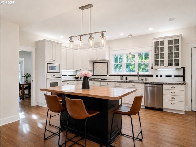 5378 HICKORY HILL Dr Se, Salem, OR 97306