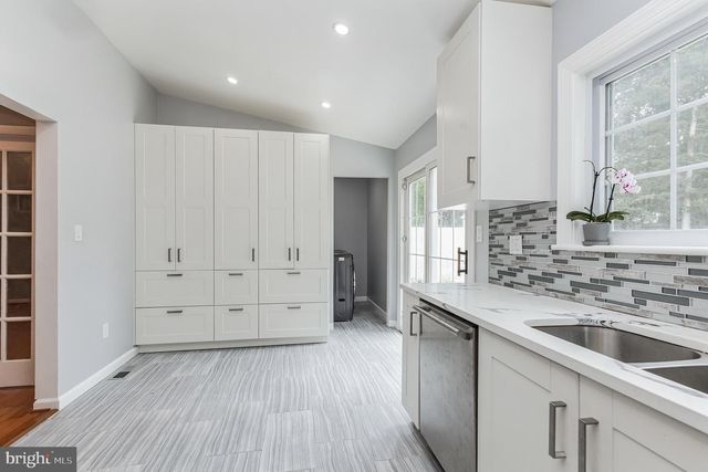 13905 PARKLAND DR, Rockville, MD 20853