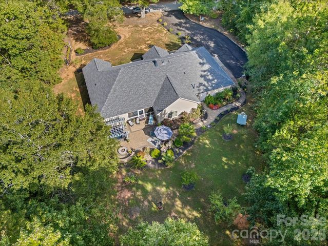 1566 Dirt Road, Lancaster, SC 29720