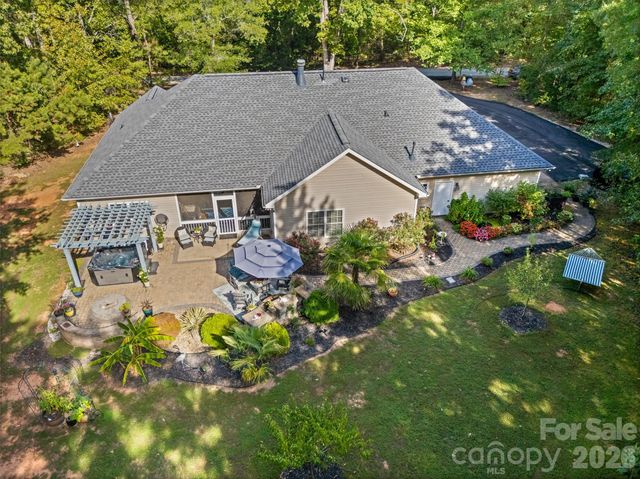 1566 Dirt Road, Lancaster, SC 29720
