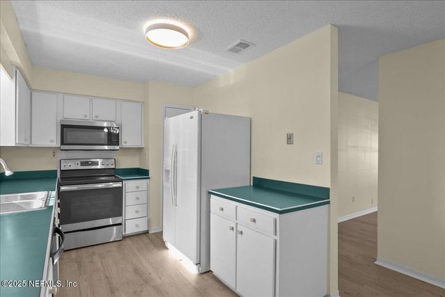 105 CRESTWOOD Drive, Interlachen, FL 32148