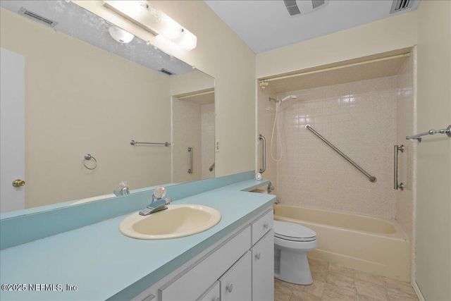 105 CRESTWOOD Drive, Interlachen, FL 32148