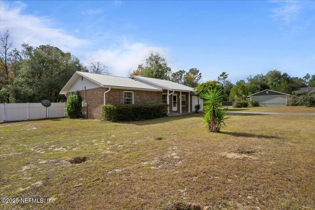 105 CRESTWOOD Drive, Interlachen, FL 32148