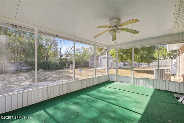 105 CRESTWOOD Drive, Interlachen, FL 32148