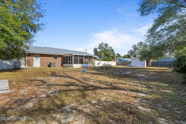 105 CRESTWOOD Drive, Interlachen, FL 32148