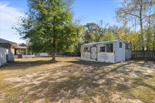 105 CRESTWOOD Drive, Interlachen, FL 32148