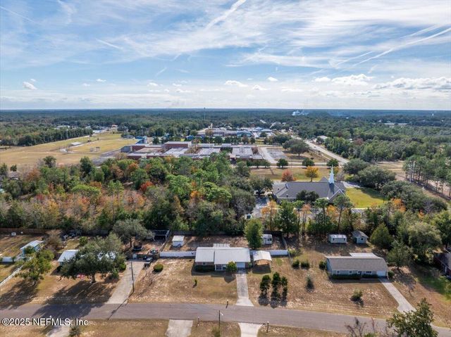 105 CRESTWOOD Drive, Interlachen, FL 32148