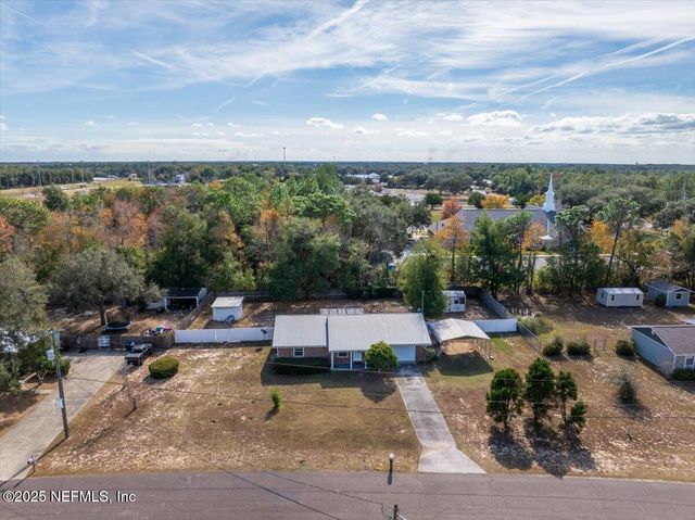 105 CRESTWOOD Drive, Interlachen, FL 32148