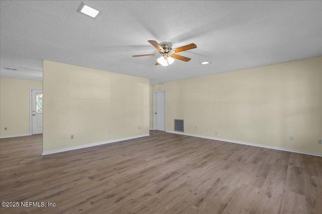 105 CRESTWOOD Drive, Interlachen, FL 32148